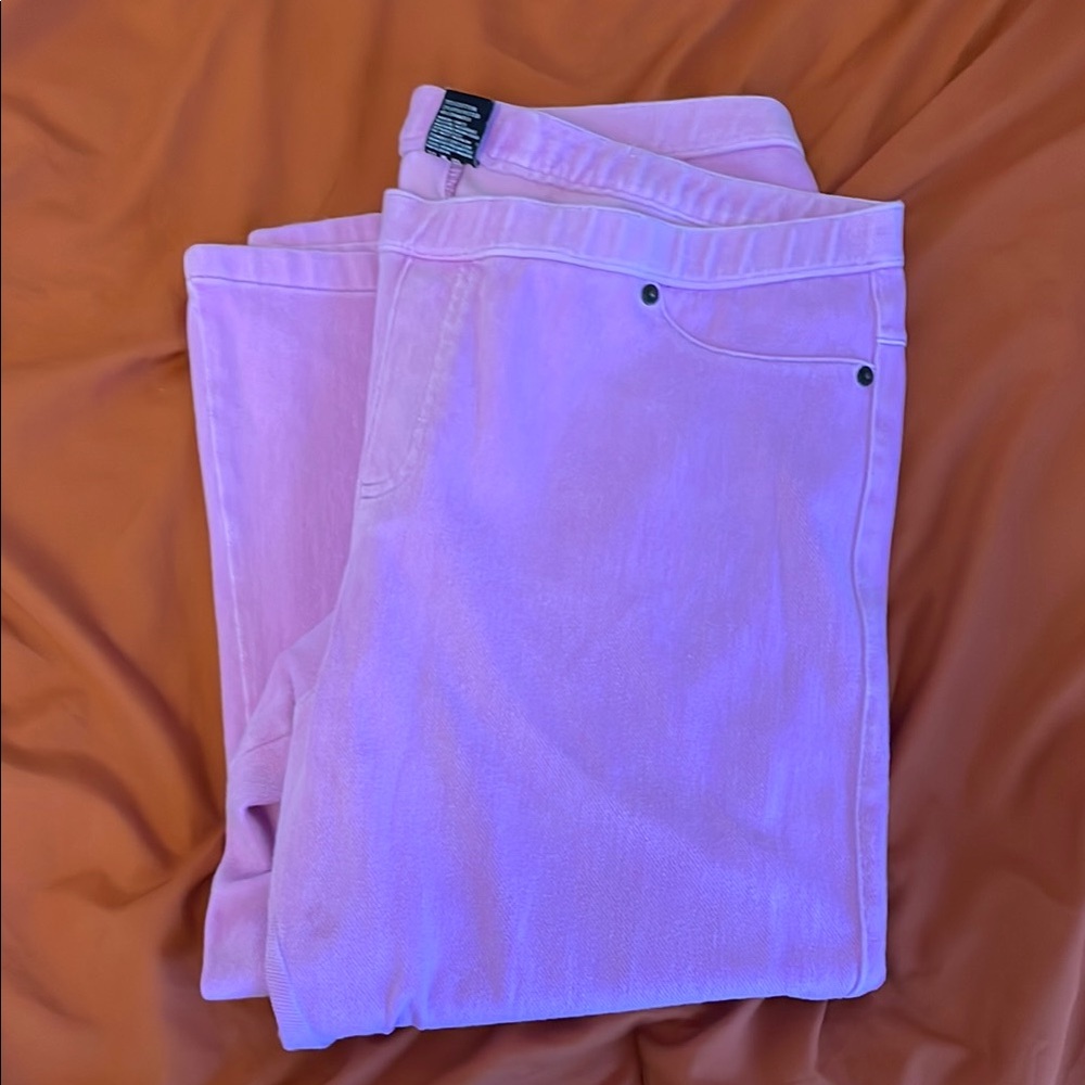 HUE Lavender Cropped Leggings